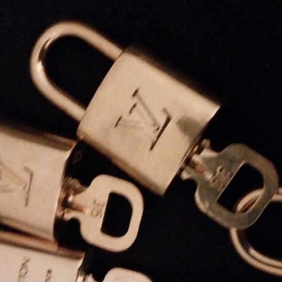 Lv lock and keys pick ur number - Picture 4 of 4